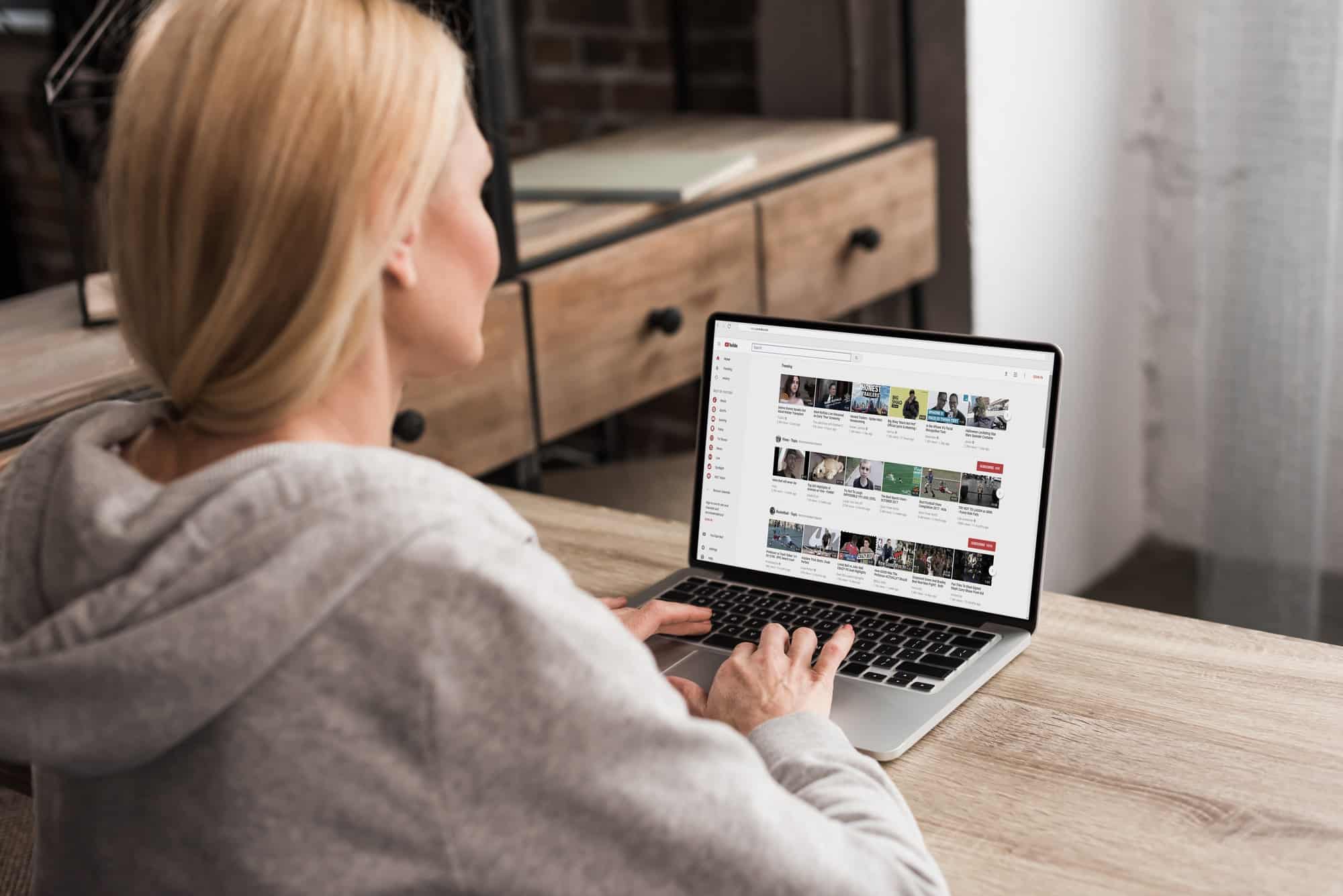 Lee más sobre el artículo ocho canales de YouTube divertidos y educativos que valen la pena