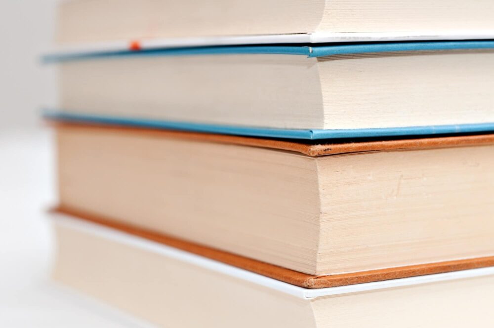 Lee más sobre el artículo Los 5 mejores libros para preparar el DELF A2