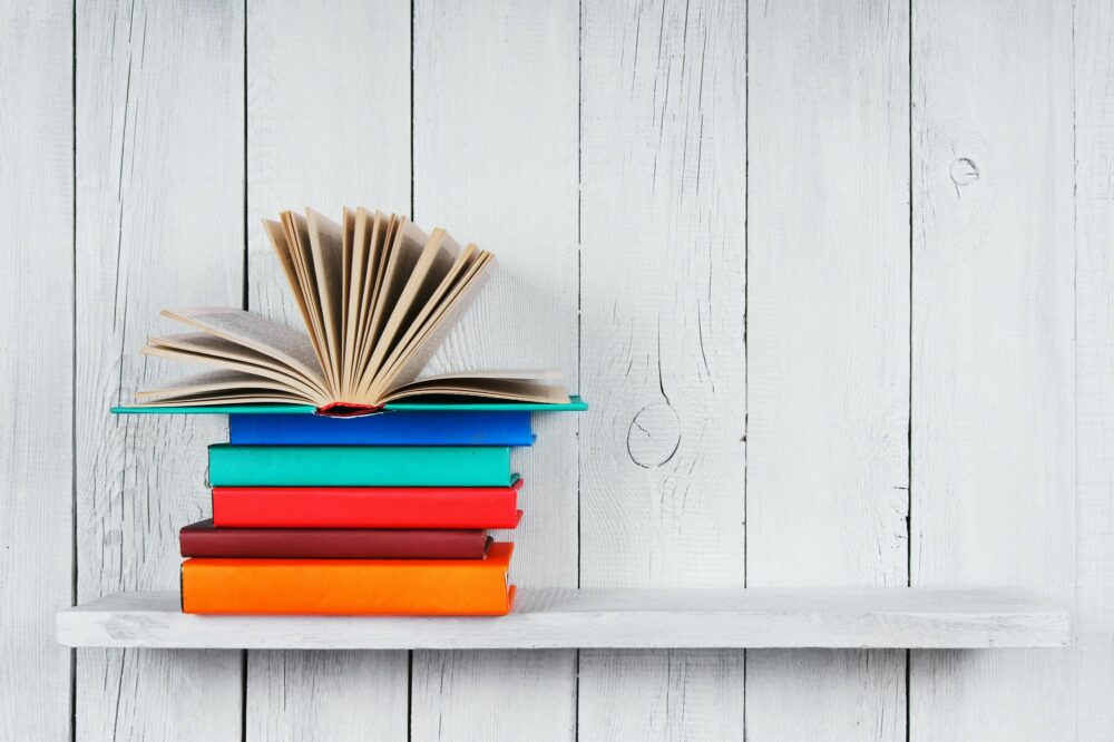 Lee más sobre el artículo Los 5 mejores libros para preparar el DALF C2