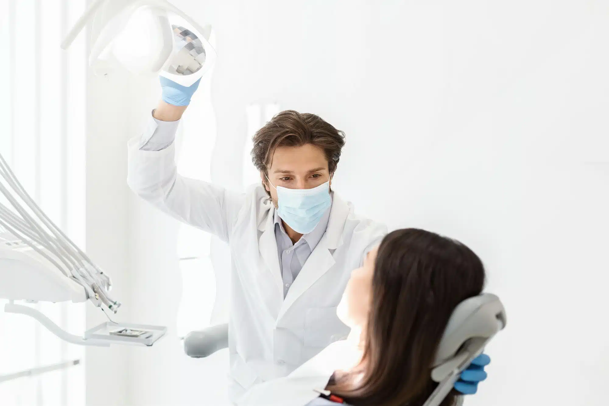 Lee más sobre el artículo Trabajar de dentista en Francia: requisitos y oportunidades