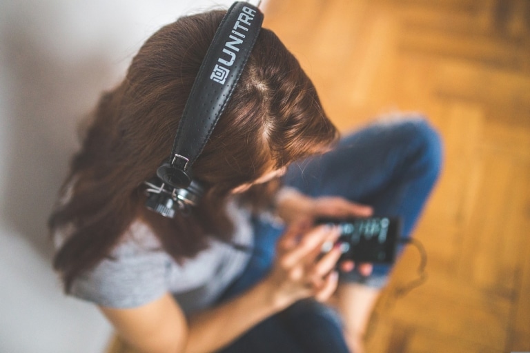 descubre las mejores canciones para aprender francés de manera divertida y efectiva. mejora tu pronunciación y vocabulario mientras disfrutas de la música en este fascinante idioma.